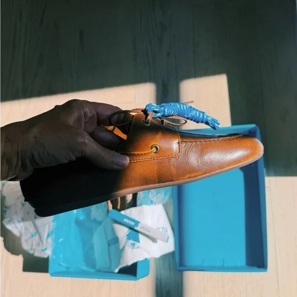 Aritzia + Sperry Brown Slip-On boat shoes!